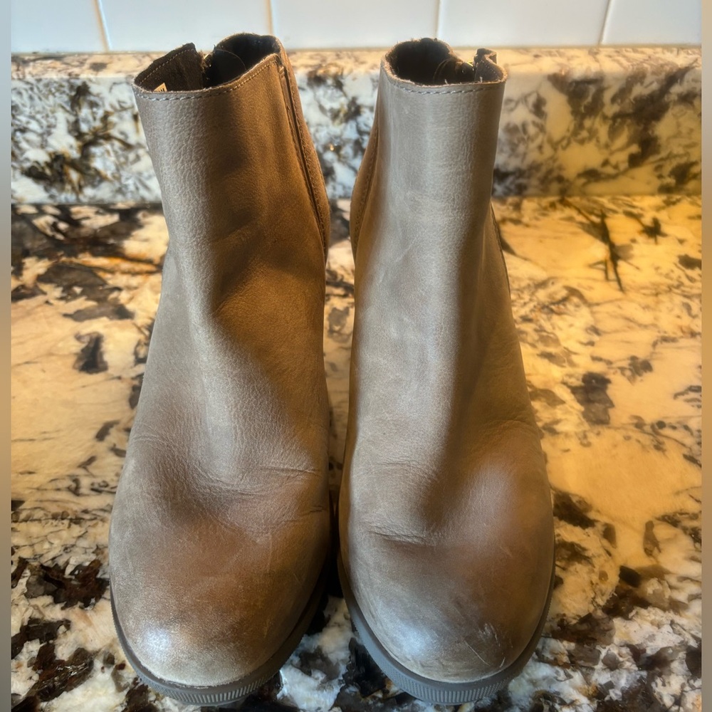 Sorel Boots Joan of Arctic II Zip Ankle Bootie NL3365-240 Brown Wedge Size